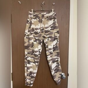 Refuge (Size M) Camo Cargo Pants